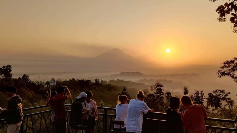 Guarantee Borobudur Structure, Sunrise Stumbu & Prambanan. - Guides and Day Flow: Why the Human Part Matters