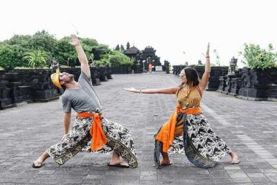 Half-Day Taman Ayun UNESCO and Tanah Lot Temple with private Car - Stop 2: Tanah Lot Temple, waves, and getting the timing right