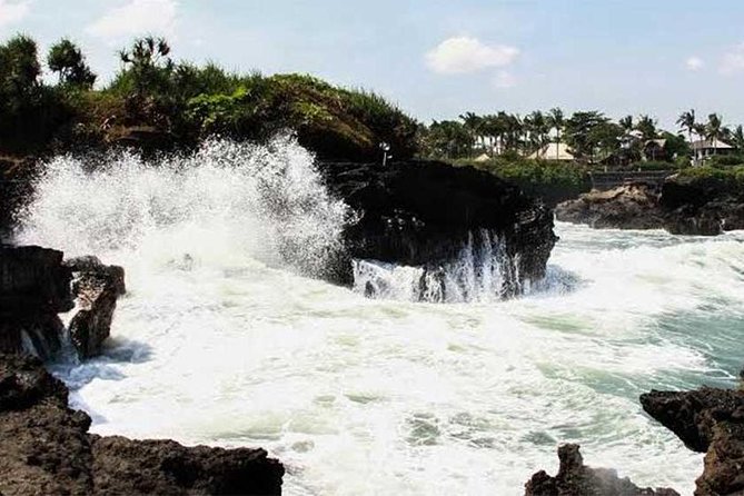 Half-Day Taman Ayun UNESCO and Tanah Lot Temple with private Car - Should you book this tour?