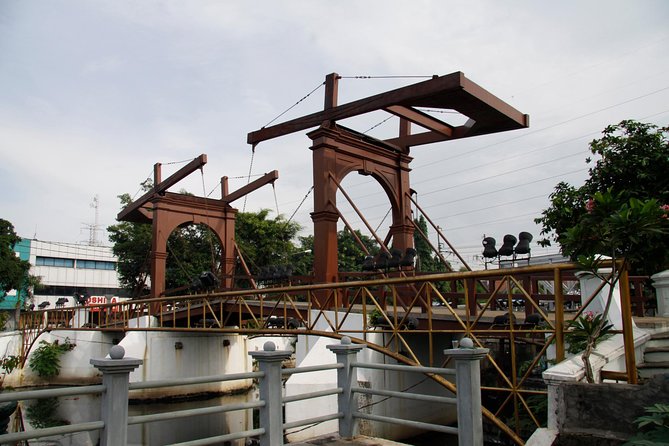 Halfday Excursion Old city Batavia with Lunch and Souvenir - Istiqlal Mosque, Jakarta Cathedral, and Merdeka Square: one walk through big ideas