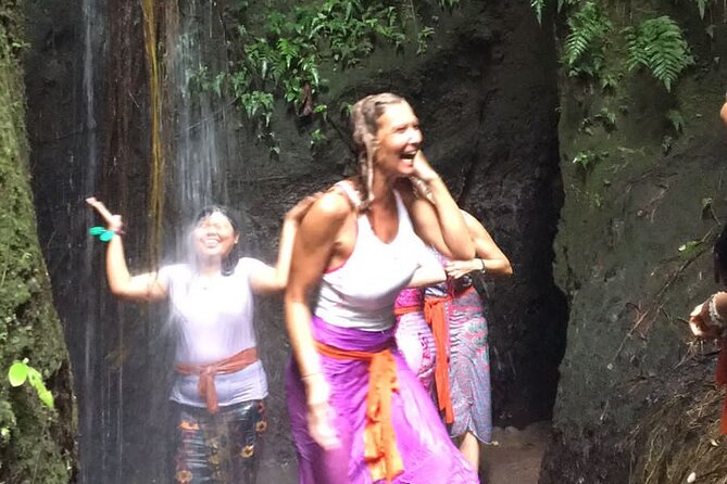 Healing and Purifications Tour in Bali - How Melukat Cleansing Is Guided by a Mangku
