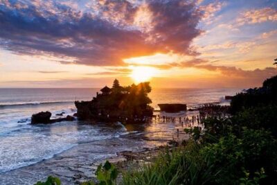 Hidden Nungnung Waterfall and Tanah Lot sunset Private Tour - Taman Ayun Temple: water gardens and temple craft