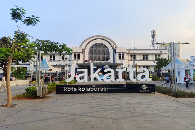 Highlights of Jakarta City : Half-Day Tour All around Jakarta - Glodok Chinatown: markets, eateries, and a realistic taste of daily life