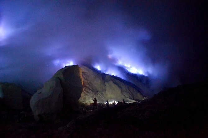 Ijen Crater Sharing Tour - The hike up Ijen: smoke, sulfur, and why the included gear helps