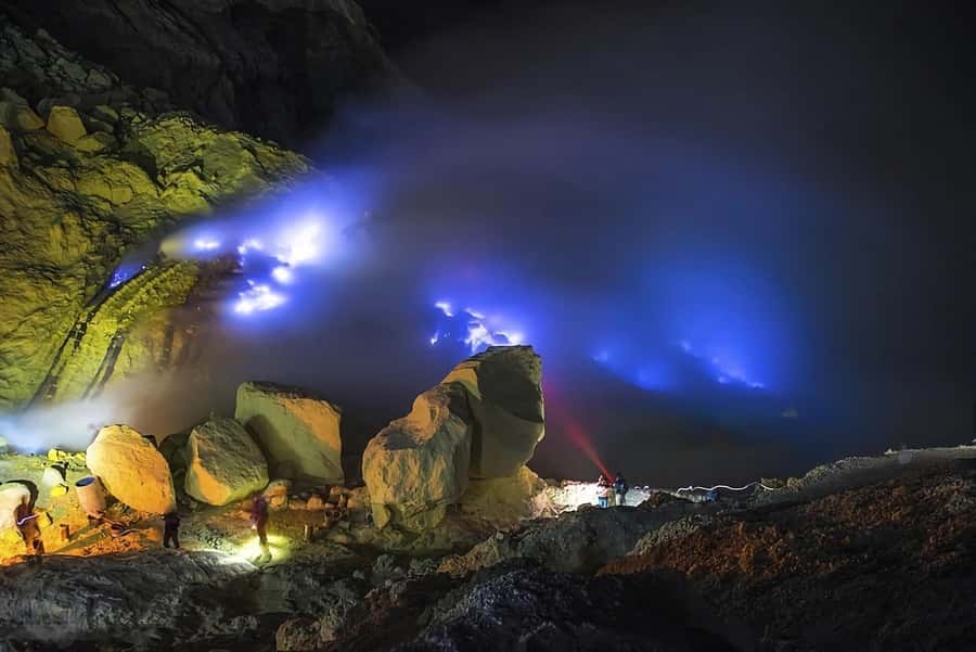 Ijen Private Guided Tour with Sunrise from Bali or West Java - Meeting at Warung Bu Heri: how you actually find the team