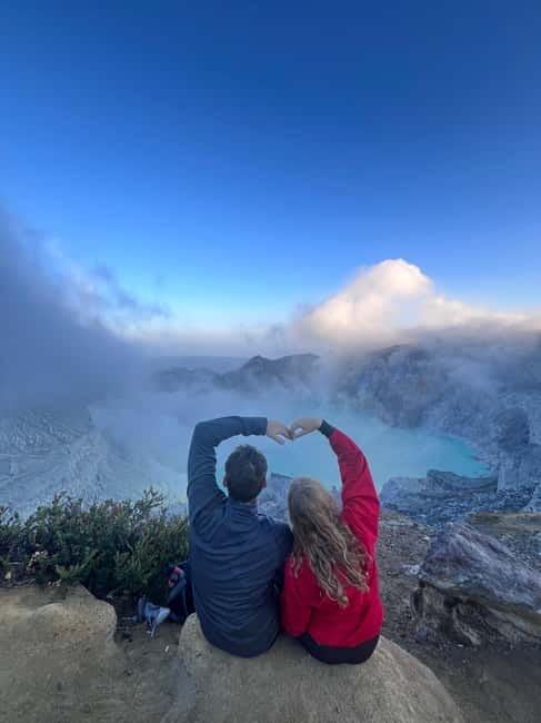 Ijen Volcano Midnight Hike with Blue Fire & Guide (SHARING) - Sunrise over the turquoise crater lake: the payoff