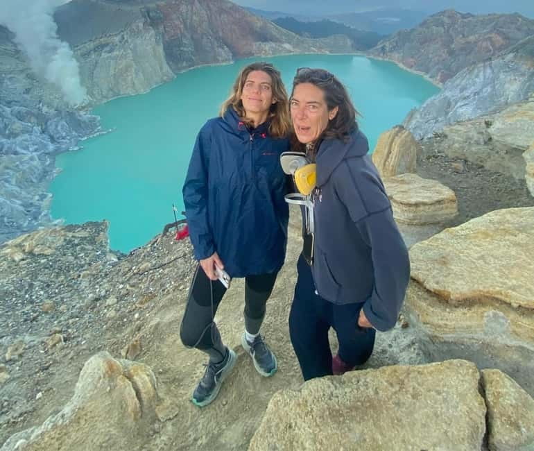 Ijen Volcano Midnight Hike with Blue Fire & Guide (SHARING) - What sulfur workers teach you about strength and endurance