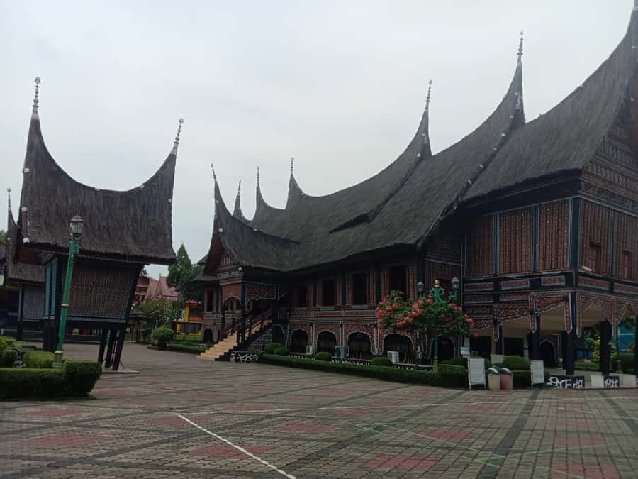 Indonesia Miniature in Park and Jakarta Highlights Tour - Price and logistics: what $73 buys you (and where value can slip)