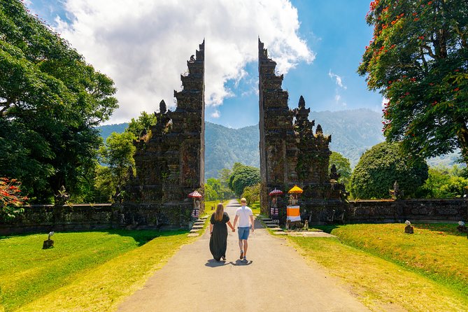 Instagram Tour in Bali: The Most Beautiful Spots - Ulun Danu Beratan Temple: The Floating Temple Moment