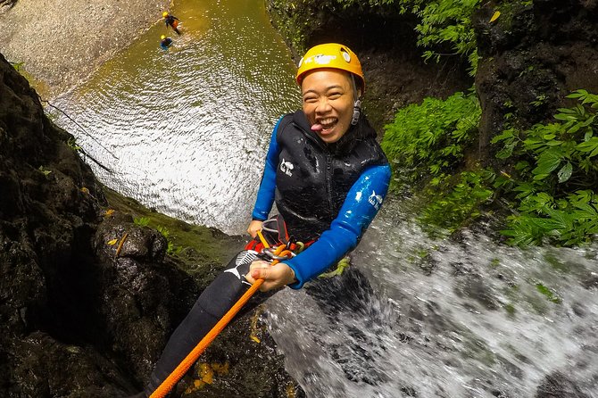 Intermediate canyoning tour in Bali " Maboya Canyon " - The descent: slides, jumps, and rappels in the order you want