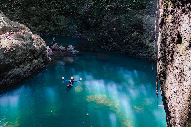 Intermediate canyoning trip in Bali "Aling Canyon" - The descent experience: jumps, rappels, slides, and canyon signals