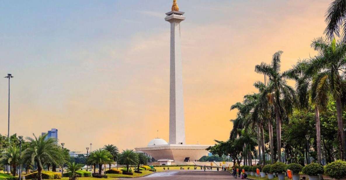 Jakarta: All-Inclusive Jakarta Heritage and Historical Tour - Istiqlal Mosque and Jakarta Cathedral: faith architecture in two styles