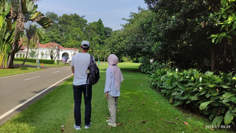 Jakarta : Botanical Garden, Waterfalls, and Rice Fields Tour - What to pack and how to dress for this outdoor-heavy day