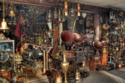 Jakarta City Tour: Shopping & Culinary Experience - Jalan Surabaya flea market: antiques, odds, and practical souvenirs