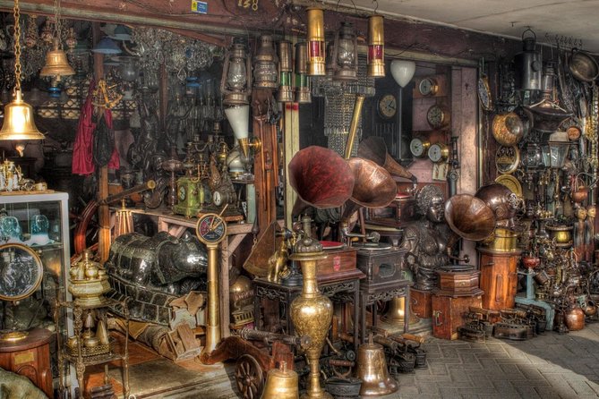 Jakarta City Tour: Shopping & Culinary Experience - Jalan Surabaya flea market: antiques, odds, and practical souvenirs