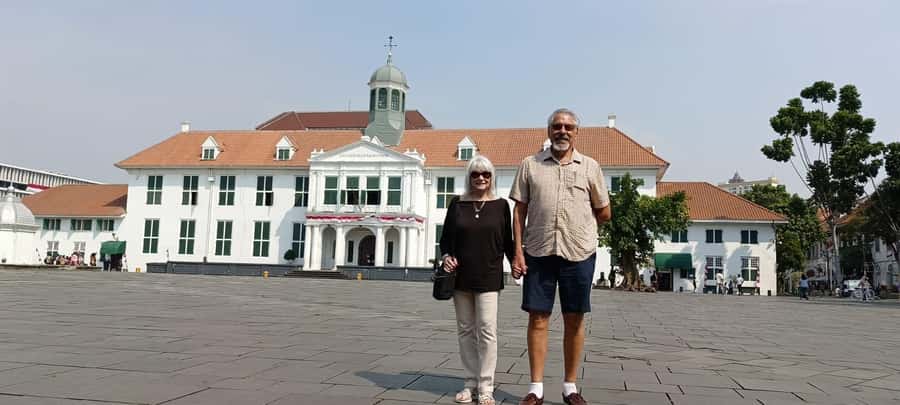Jakarta Half Day Heritage Tour of Old Batavia - Pickup, meet-up, and how you’ll actually find your guide