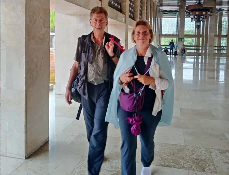 Jakarta Half-Day Sightseeing Tour To Modern and Old Town - Istiqlal Mosque and Cathedral Church: two iconic buildings, one timing trap