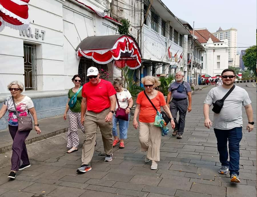 Jakarta Half-Day Sightseeing Tour To Modern and Old Town - What this route really covers (and what it intentionally leaves out)