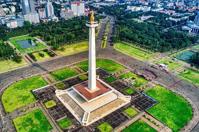 Jakarta Highlight Places with Multilingual Guide - The Role of a Multilingual, Licensed Guide (and Why It Changes the Day)