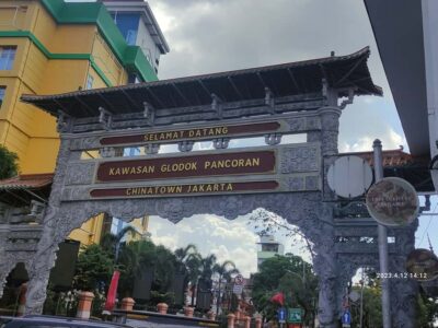 Jakarta: Highlights Capital City with Canal Boat Tour - Sunda Kelapa harbor and a long-tail canal boat ride with Phinisi ships