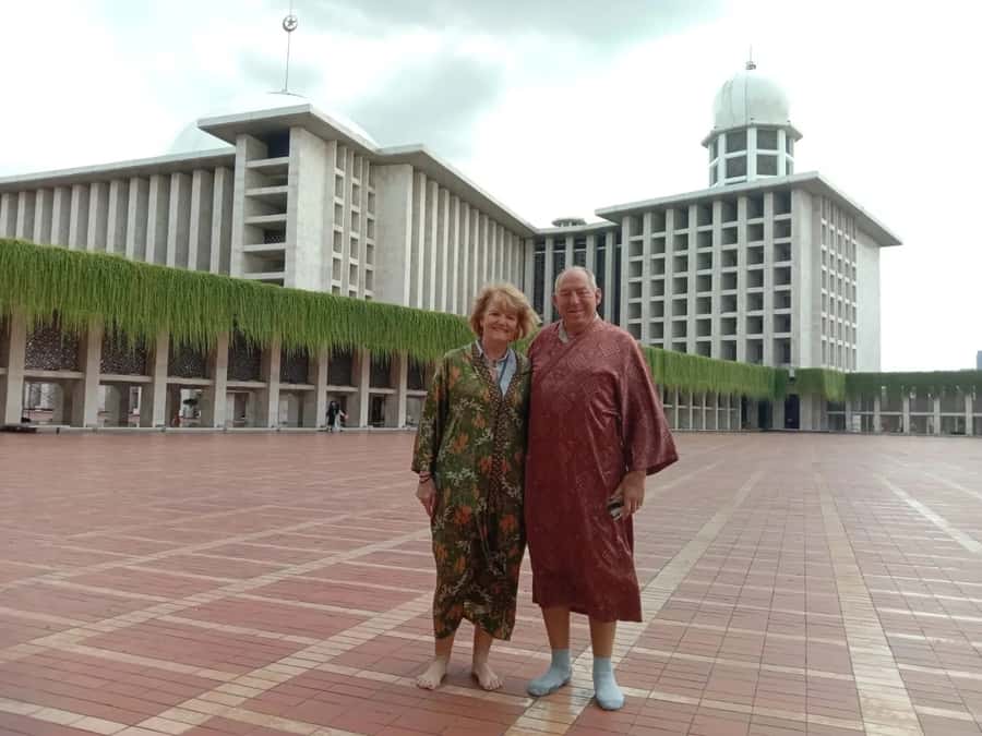Jakarta: Highlights Capital City with Canal Boat Tour - Chinatown Petak Sembilan, Dharma Bhakti Temple, and market walking you can taste