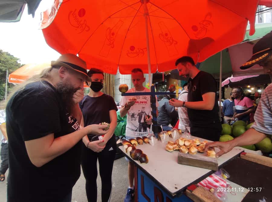 Jakarta: Highlights Capital City with Canal Boat Tour - Istiqlal Mosque and Jakarta Cathedral: faith, architecture, and the stairs issue