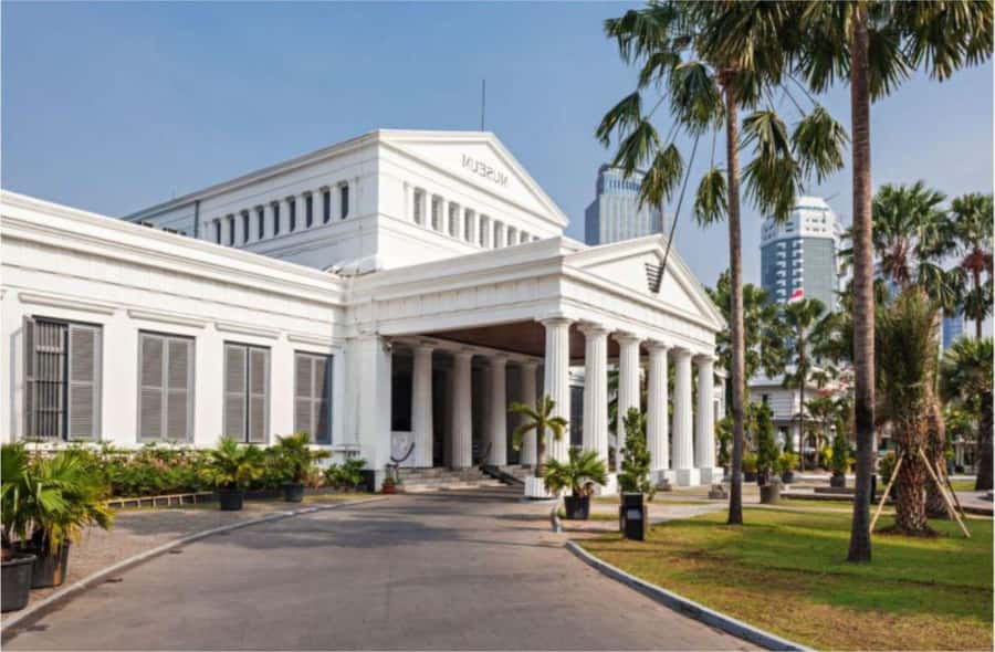 Jakarta Port: Private Guided City Highlights Shore Excursion - Dutch-Style Streets and Batavia’s 17th-Century Footprints