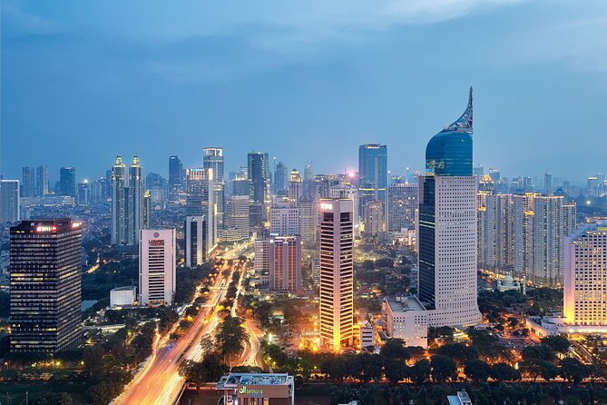 Jakarta Private Custom Walking Tour with A Guide - Why Jakarta feels easier with a private guide on foot