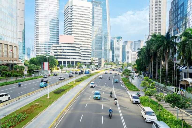 Jakarta: Private Customizable Motorbike Tour - English, French, and Spanish guides: the comfort factor