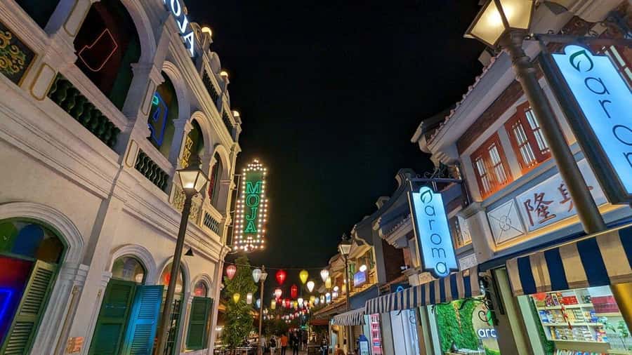 Jakarta: Private Guided Sightseeing & Street Food Night Tour - Old Town Batavia (Dutch Town): the canal-and-architecture vibe