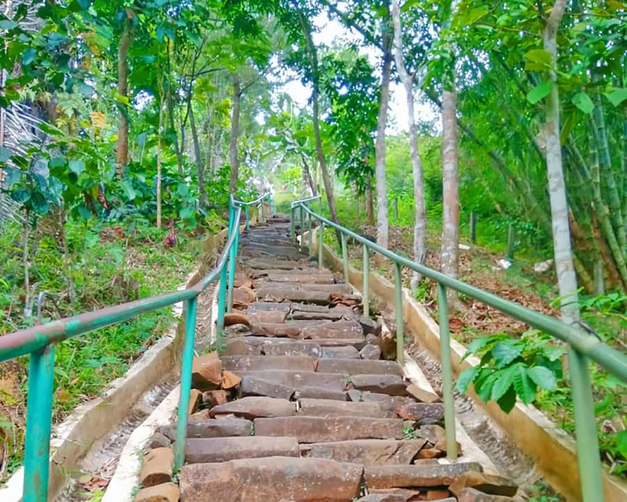 Jakarta Private Tour : Situs Gunung Padang - Guided walking with Ine, Glorine, and Elun-style storytelling