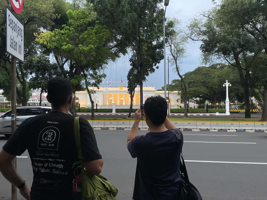 Jakarta Social and Political Walk - Monuments and political meaning: reading the city in real time