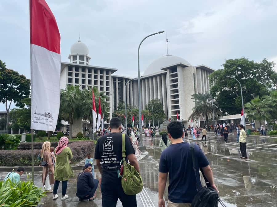 Jakarta Social and Political Walk - The independence-to-today storyline: state-building explained without the fluff