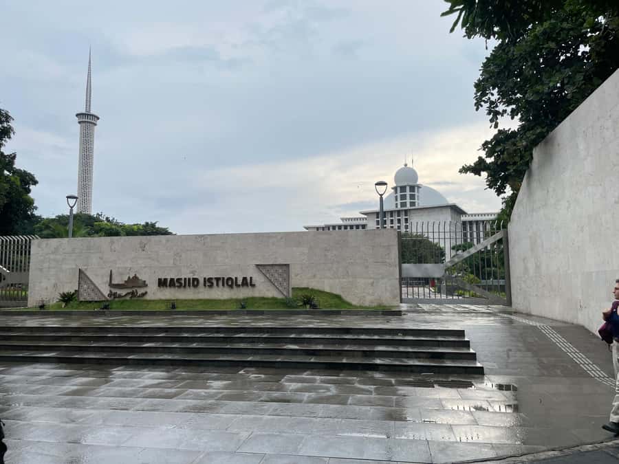 Jakarta Social and Political Walk - How long is 2.5 hours, and what that means for your schedule