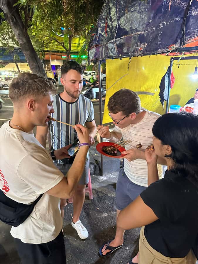 Jakarta: Street Food Tour with a Local Guide - How the 150-minute food run is set up