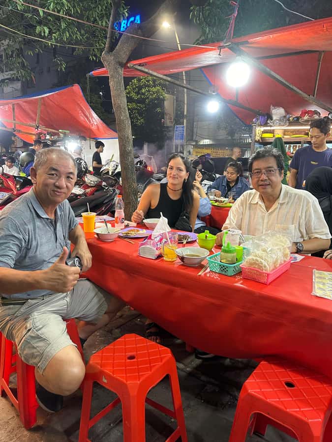 Jakarta: Street Food Tour with a Local Guide - Logistics, comfort, and what to bring