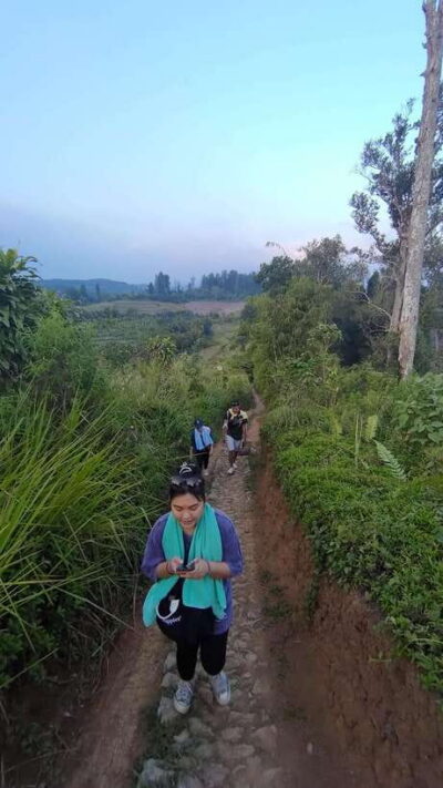Jakarta to Bogor: Luhur Waterfall and Lake Lido Day Trip - The trek to Curug Luhur: how the 2.4-kilometer walk really feels