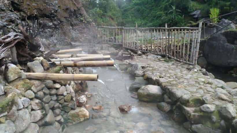 Jakarta: Volcano, Suspension Bridge, and Hot Spring Tour - Kawah Putih crater lake: 1 hour that you should use wisely