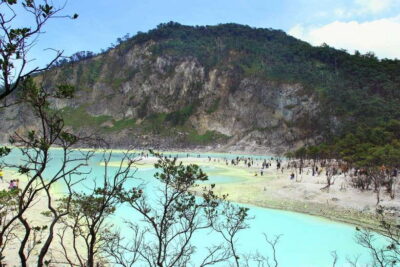 Jakarta: Volcano, Suspension Bridge, and Hot Spring Tour - The drive out of Jakarta: expect a long day, not a quick hop