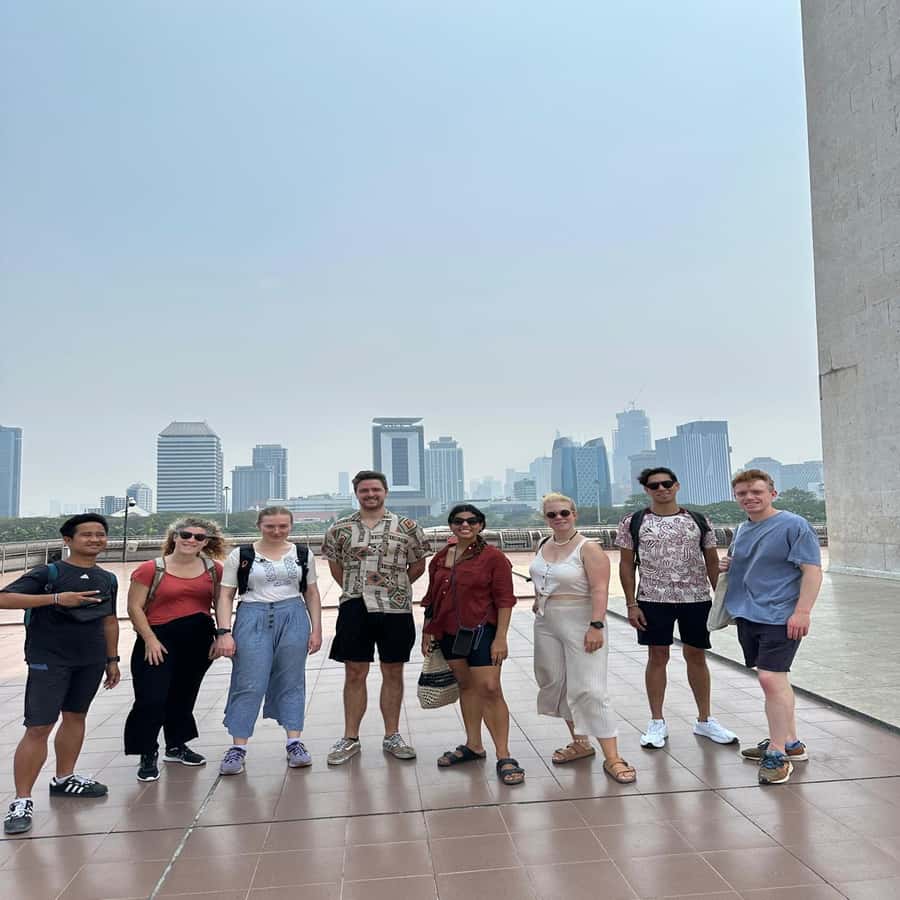 Jakarta Walking Tour: Explore Jakarta as the Locals do - Glodok Chinatown: market snacks, temples, and lunch you choose