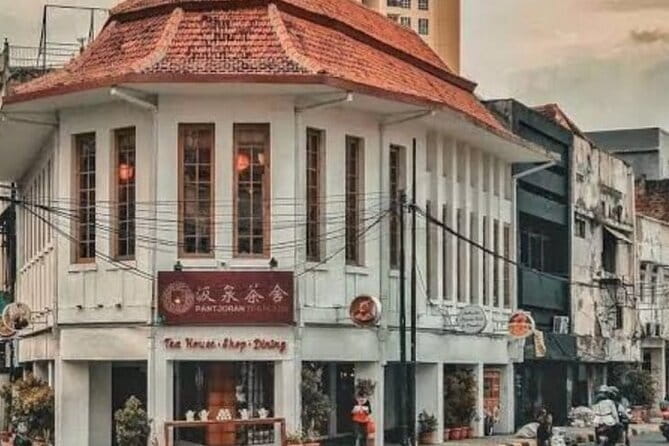Jakarta Walking Tour with Public Transportation Visiting Sites - Glodok Chinatown on a real transit rhythm