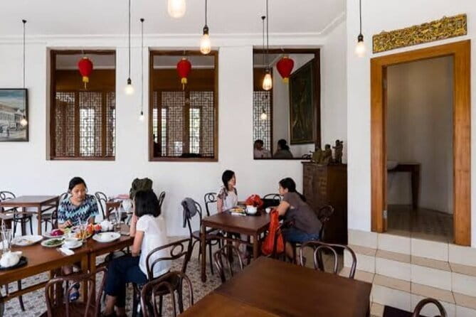 Jakarta Walking Tour with Public Transportation Visiting Sites - Kota Tua and Old Town: Dutch-meets-local street scenes