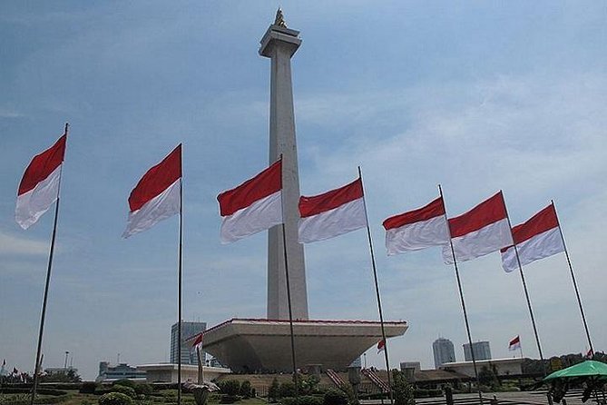 Jakarta’s Old Batavia Trail - Jalan Surabaya flea market: Glodok shopping with local bargaining energy