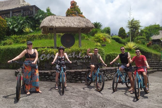 Jatiluwih E-bikes Tour Cycling Group - The short boogie ride to Gong Jatiluwih Restaurant for lunch