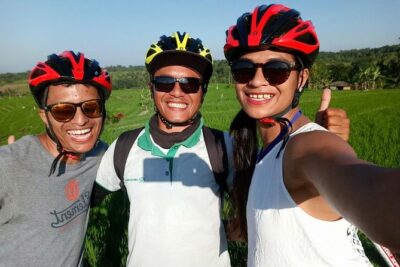 Jatiluwih full day e-bike cycling with lunch & trekking program - Green Cafe lunch: nasi camour in the rice fields before the walk
