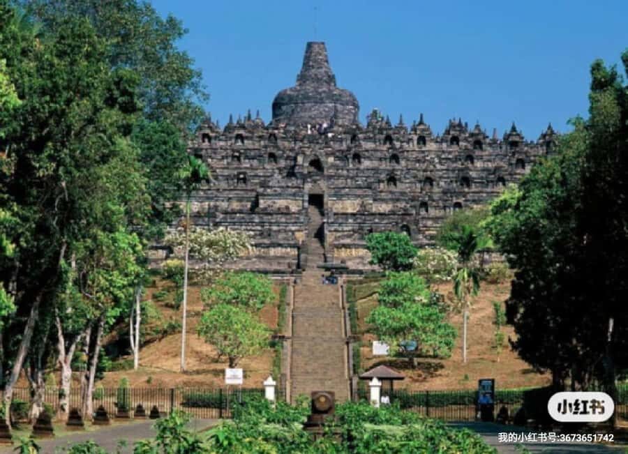 "Java's Cultural Heritage: Borobudur and Prambanan Tour" - The Borobudur stop: 1.5 hours with the right focus