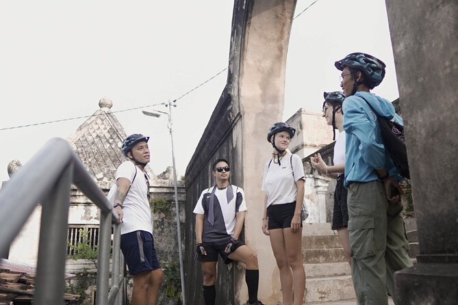 Jogja Hidden Gems - Cycling Tour - Cycling the Riverside Kalicode: Where the City Breathes