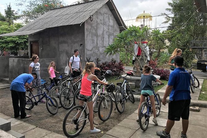 Kaba Kaba Reason for Harmony Cycling - The 10:00 river break: shade, protection stories, and social organization