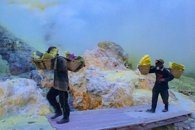 Kawah Ijen Midnight Tour (1 Day) - Ijen Crater at night: blue flame viewing plus a guide who manages the dark