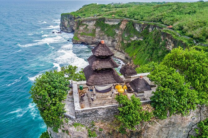 Kecak Fire Dance and Sunset at Uluwatu Temple All Inclusive - The Kecak Fire Dance setup: seating, heat, and the 18:00 show clock